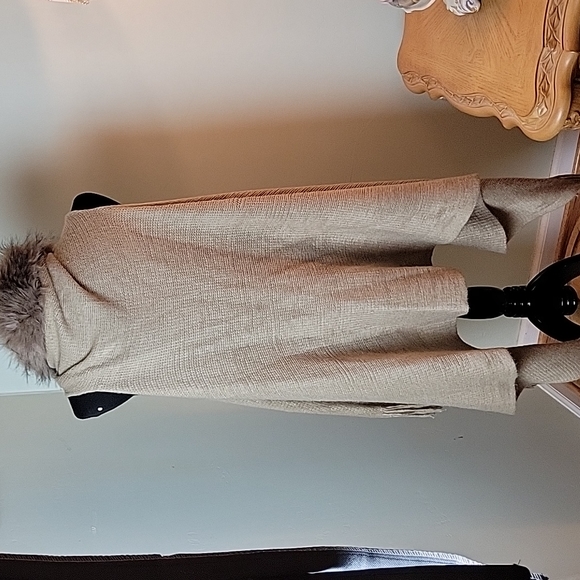 Northern Angel faux fur fringe sweater vest - Picture 3 of 4